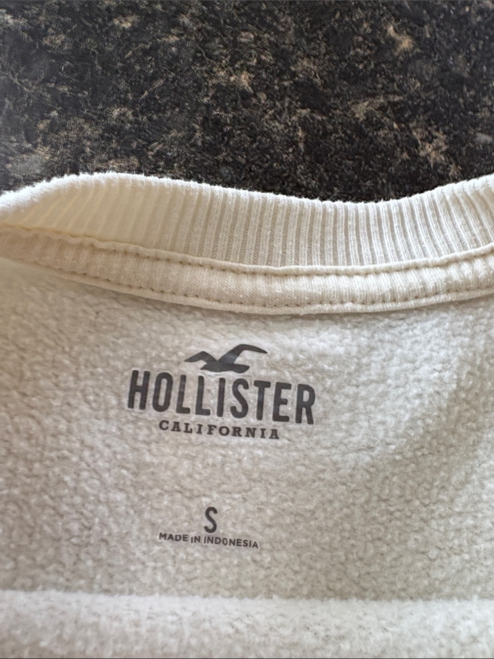 Hollister Cream Crewneck Sweatshirt with Gray Logo - Picture 2 of 2